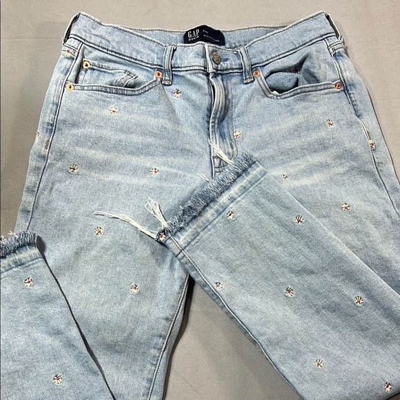 GAP Denim - Gap girlfriend jeans size with all over daisy embroidery